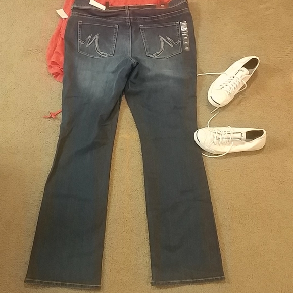 Maurices jeans - Picture 2 of 5